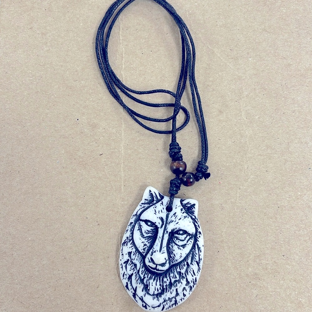 ❌SOLD❌Tribal art piece (necklace)